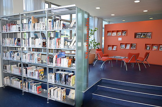 Bibliothèque ENIB - Espace littérature.JPG